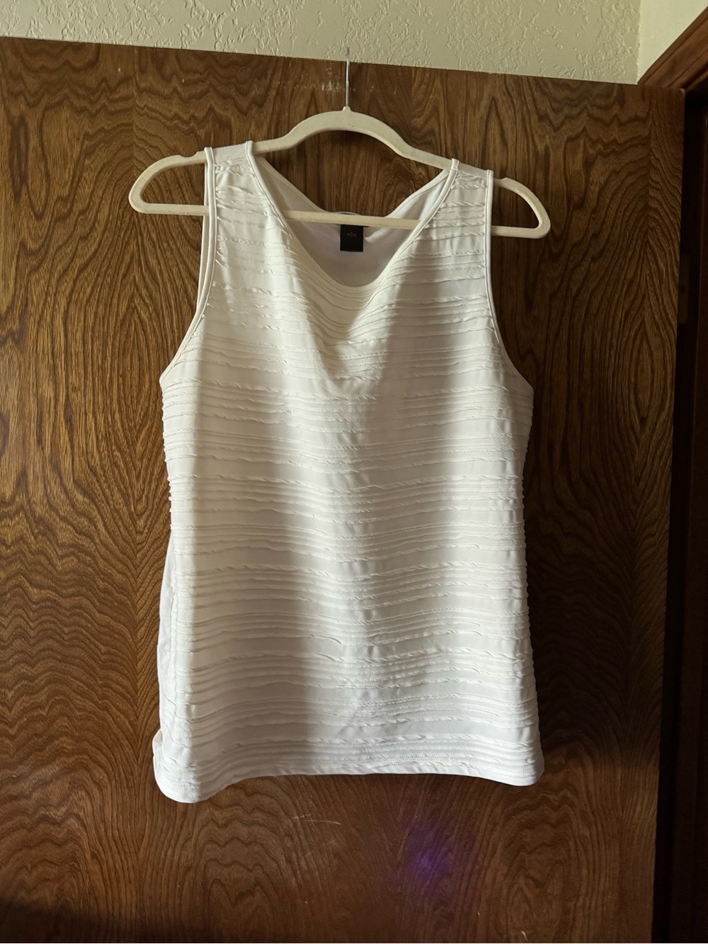 Ann Taylor White Textured Sleeveless Tank